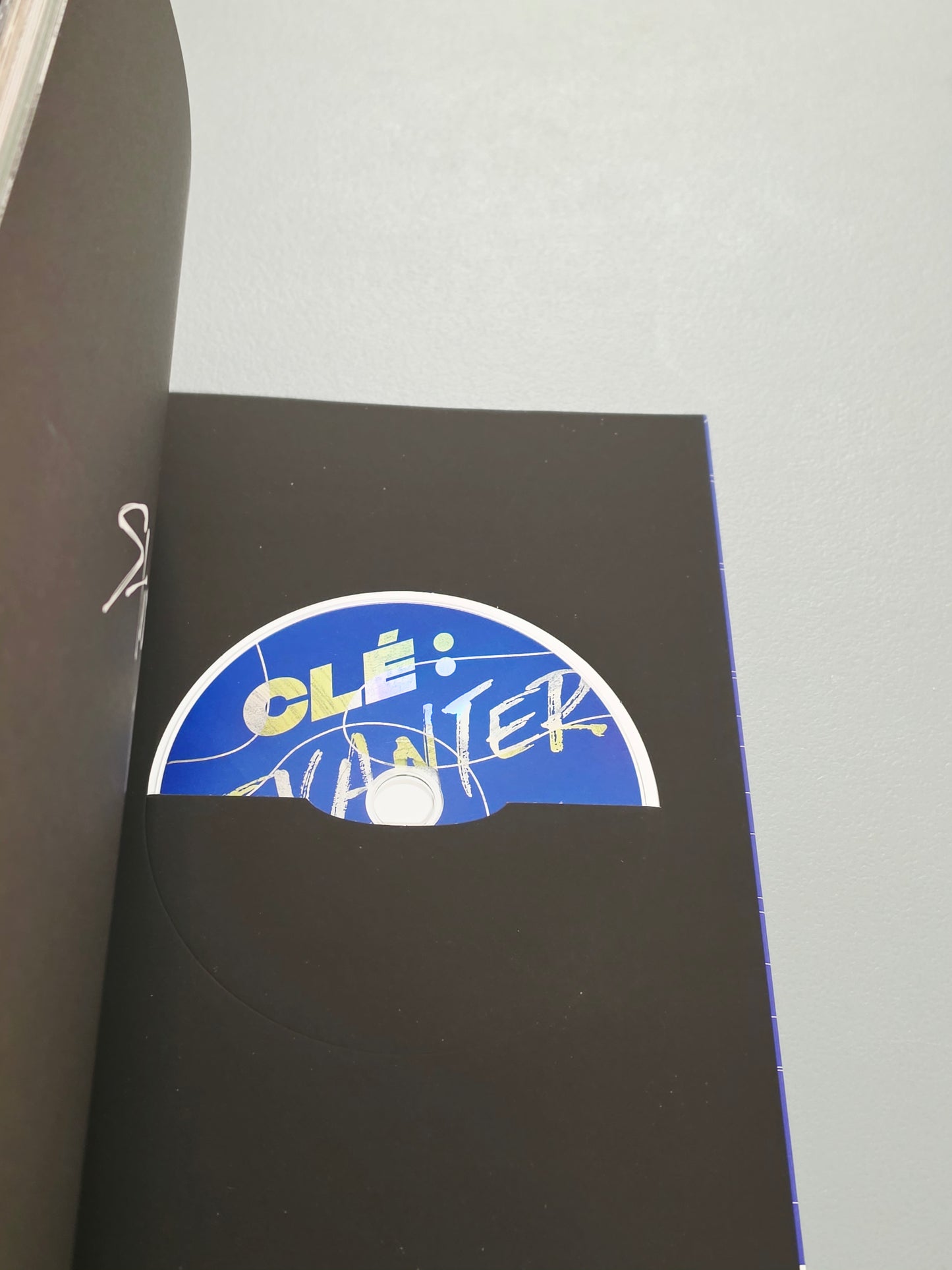 Stray Kids merch Clé: Mixtape CD in new condition, featuring vibrant blue design by JYP Entertainment
